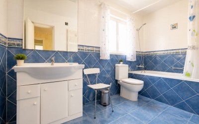 A lovely villa with beautiful terraces and a swimming pool in La Nucia.