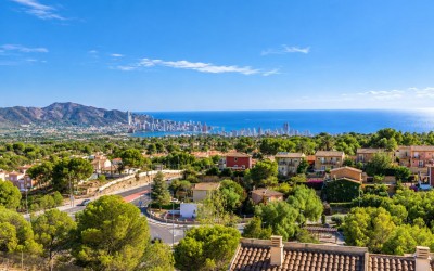 Modern 4-Bedroom Townhouse with Panoramic Sea &
Benidorm Views in La Nucía 