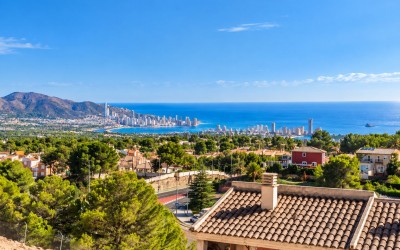 Modern 4-Bedroom Townhouse with Panoramic Sea &
Benidorm Views in La Nucía