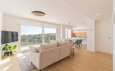Modern 4-Bedroom Townhouse with Panoramic Sea &
Benidorm Views in La Nucía