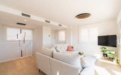 Modern 4-Bedroom Townhouse with Panoramic Sea &
Benidorm Views in La Nucía