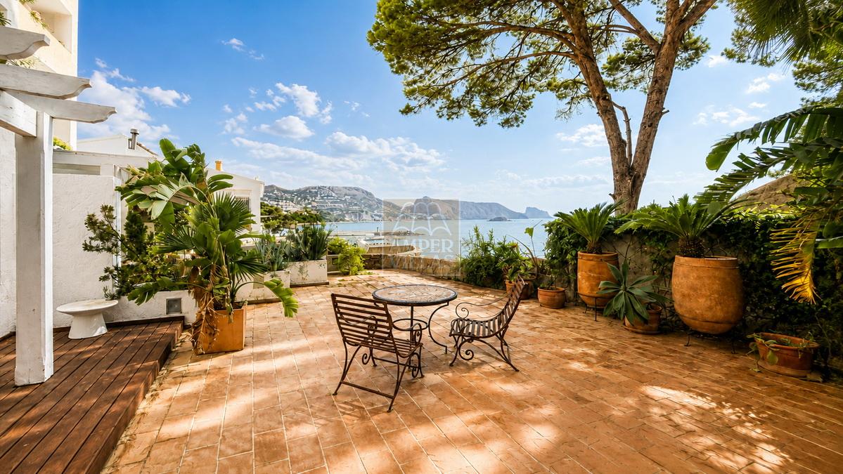Luxury triplex facing the sea in La Olla, Altea