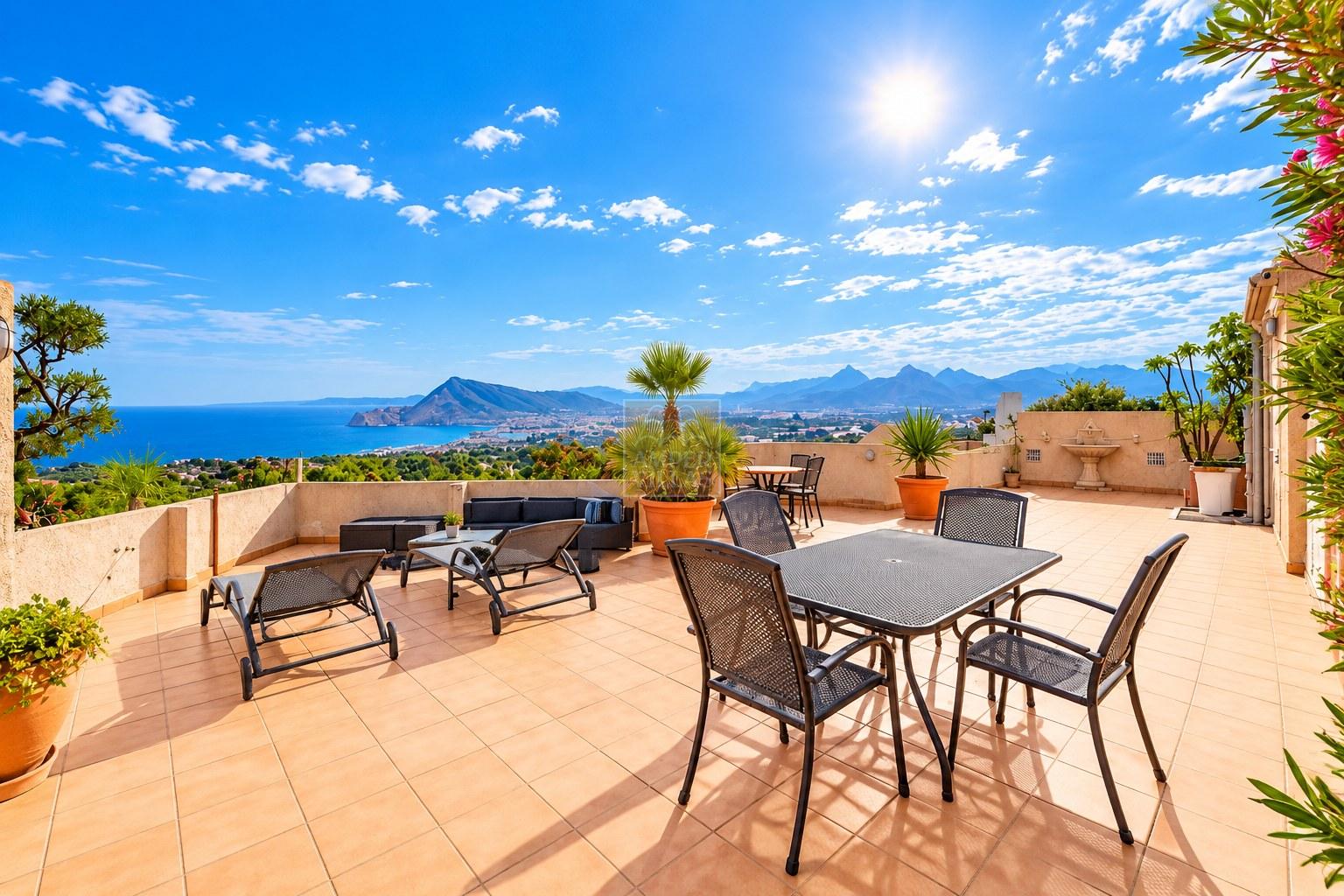 Duplex Penthouse with Panoramic Sea Views in Altea La Vella 